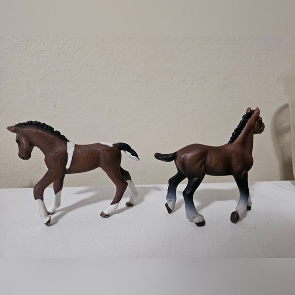 Safari Ltd Foals Set of 4 - Picture 6 of 7